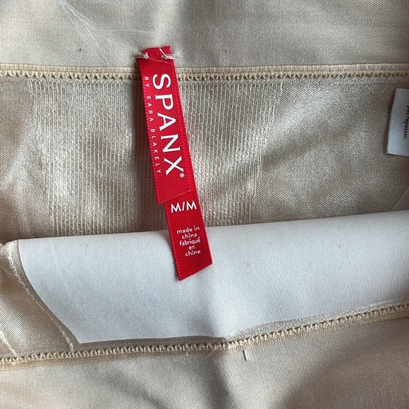 Spanx OnCore High-Waisted Mid-Thigh Short NWOT - Picture 2 of 4